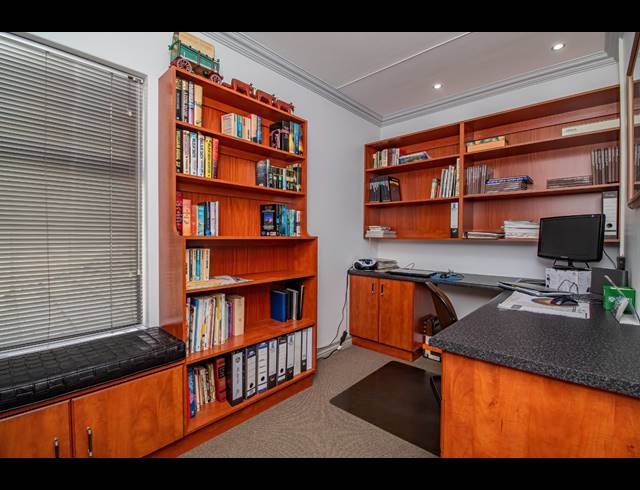 3 BEDROOM DUET FOR SALE IN HARTENBOS HEUWELS